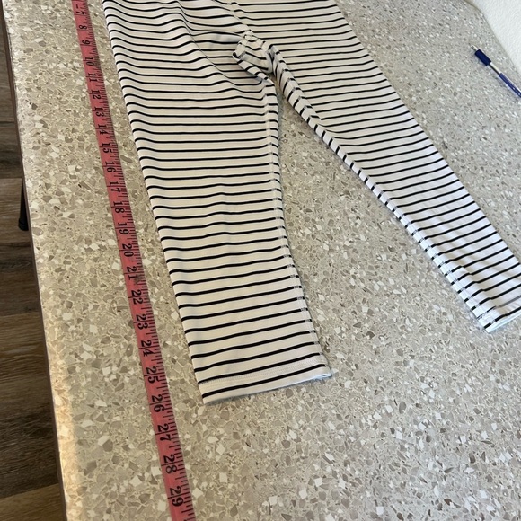 Scorpio Sol Luxury Performance Crop
Size S White Black Stripe - Picture 9 of 9